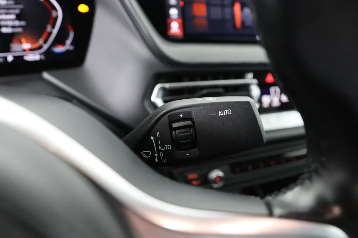 218i Executive Edition Automaat | M Pakket | Camera | Leder | Navigatie | Parkeersensoren voor & achter | BMW LED |