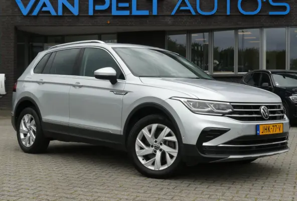 1.4 TSI eHybrid Business+ / PANO