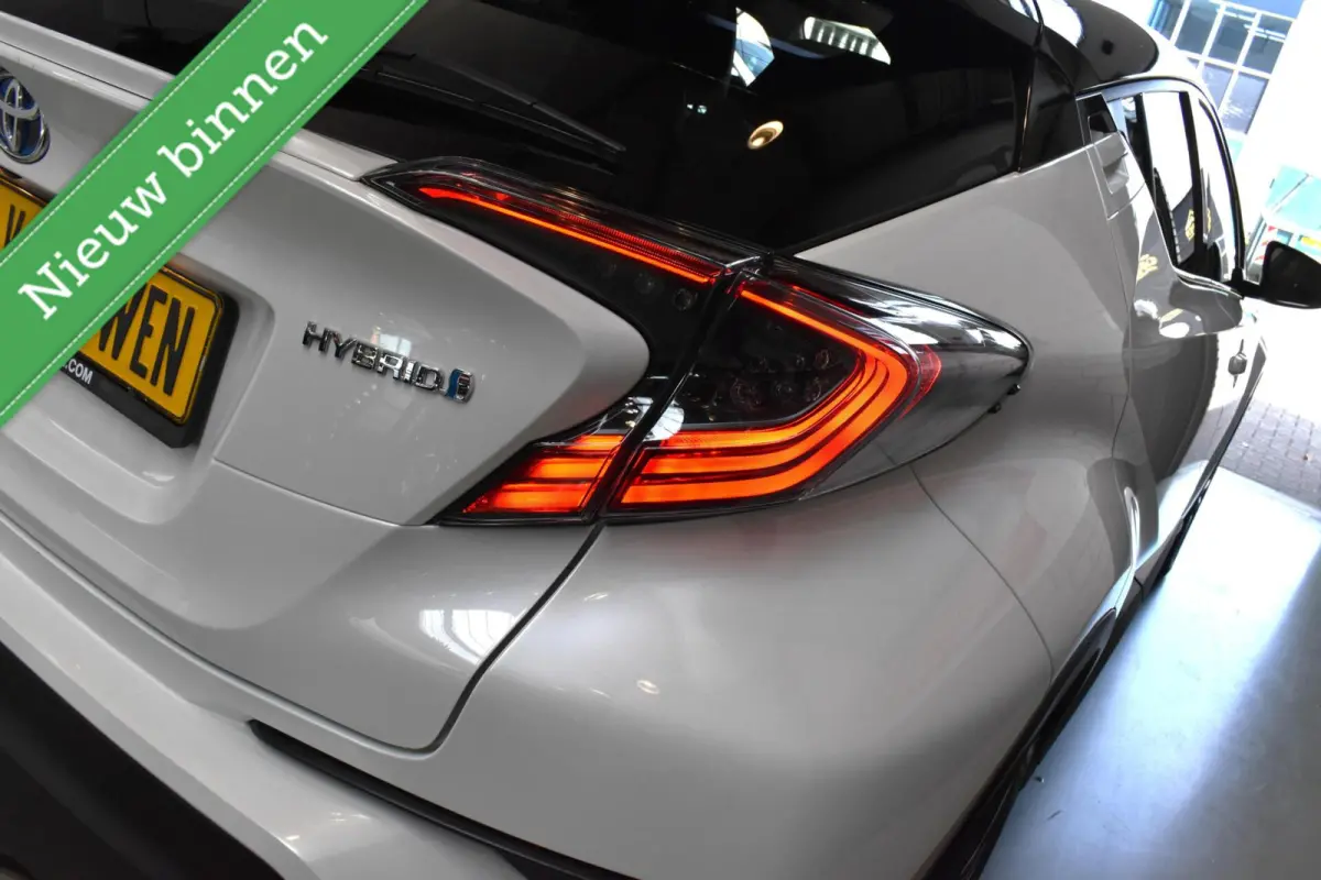 1.8 Hybrid Executive MATRIX/LED/CAMERA/VOL MET OPTIES!