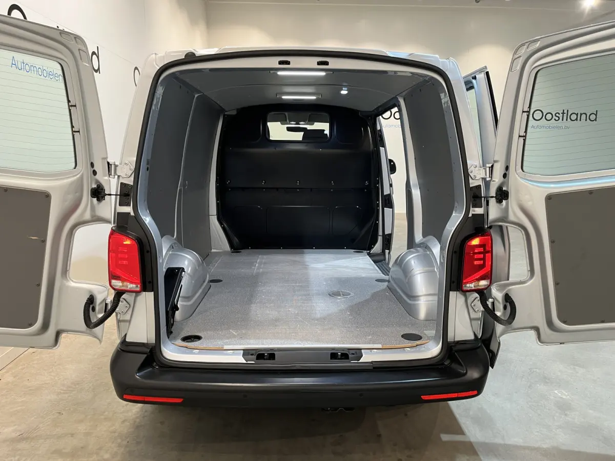 2.0 TDI L1H1 150 PK Automaat / Airco / Cruise Control / CarPlay / PDC / Navigatie / 3-Zits
