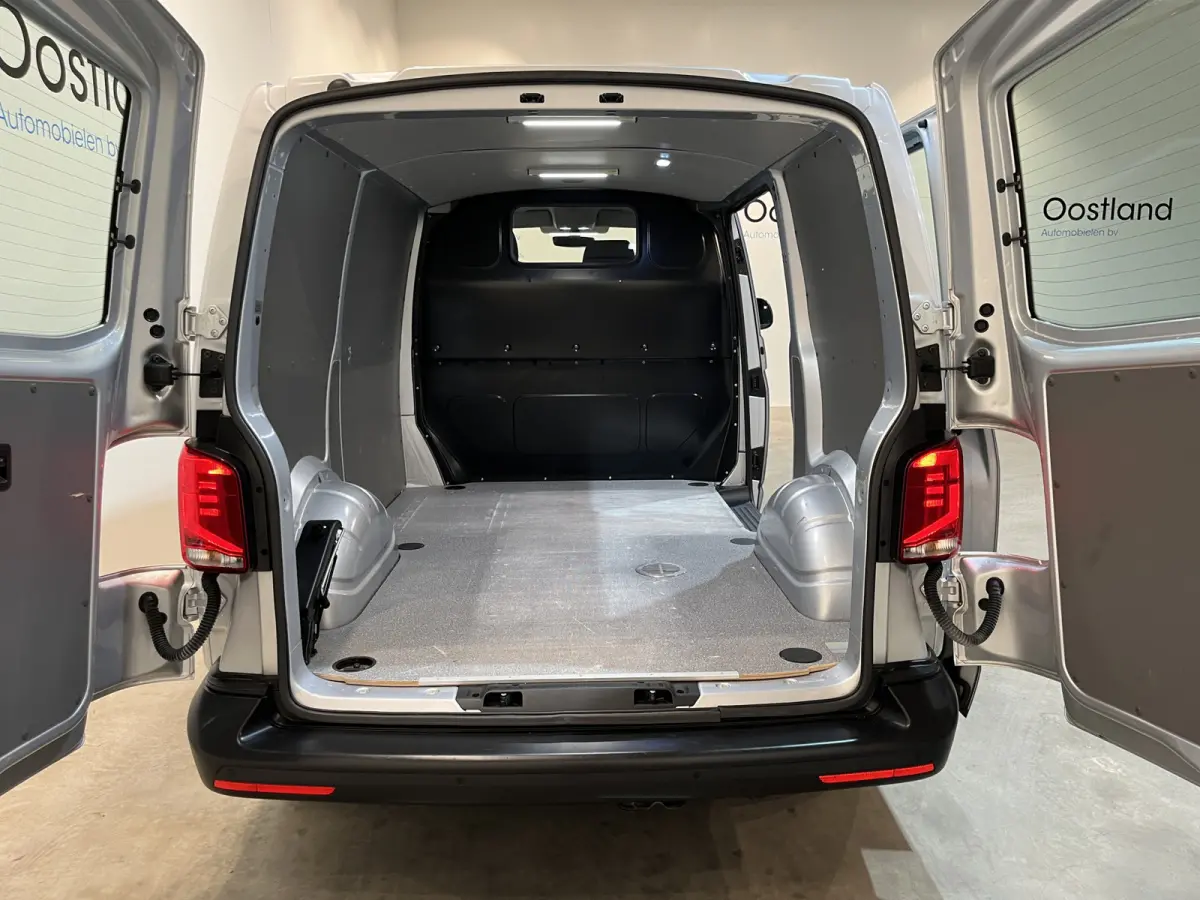 2.0 TDI L1H1 150 PK Automaat / Airco / Cruise Control / CarPlay / PDC / Navigatie / 3-Zits