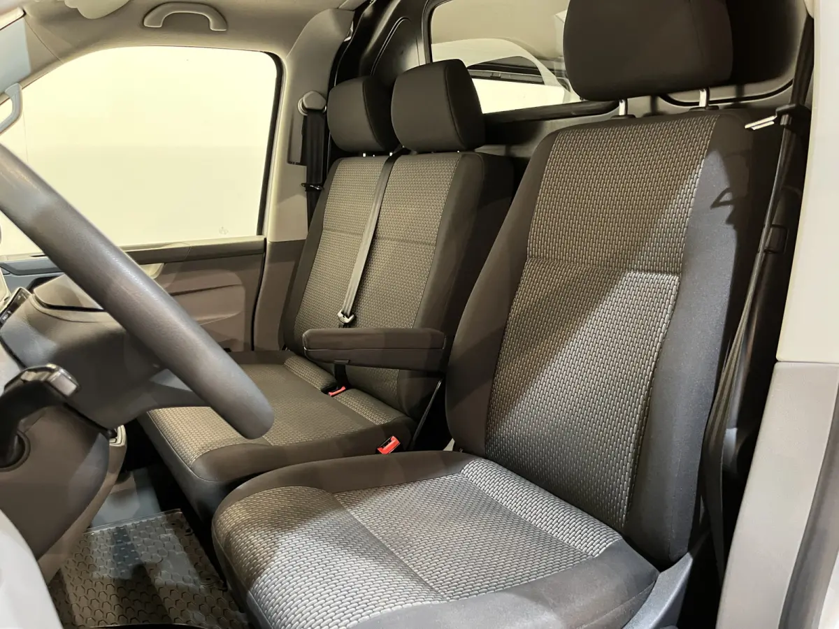2.0 TDI L1H1 150 PK Automaat / Airco / Cruise Control / CarPlay / PDC / Navigatie / 3-Zits