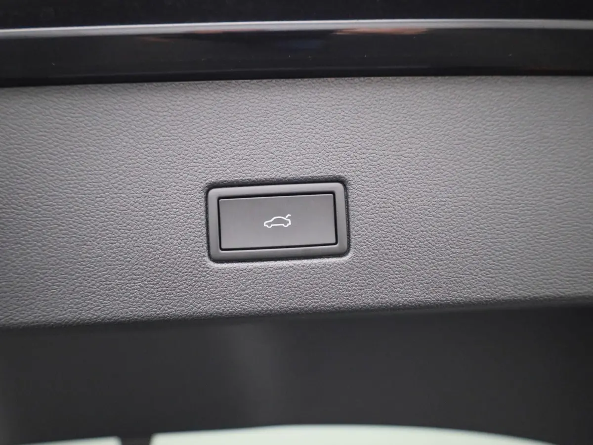 1.5 TSI R-Line 150 PK| | GERESERVEERD | Achterklep Elektrisch | Achteruitrijcamera | Stoelverwarming | 'Keyless Access | Dodehoek Detectie | Stuurwielverwarming