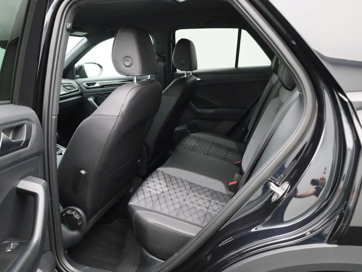 1.5 TSI R-Line 150 PK| | GERESERVEERD | Achterklep Elektrisch | Achteruitrijcamera | Stoelverwarming | 'Keyless Access | Dodehoek Detectie | Stuurwielverwarming