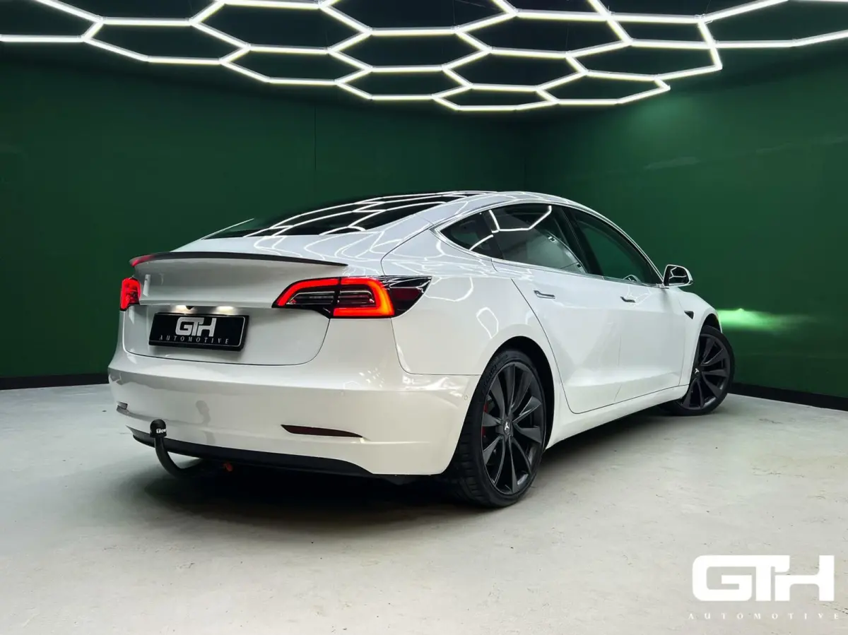 Performance AWD 75 kWh Trekhaak | Marge | NAP