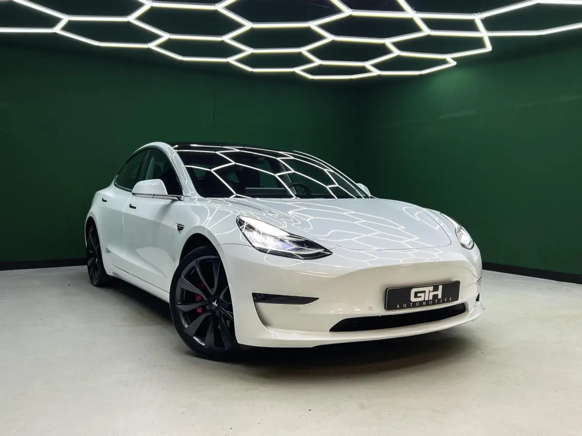 Performance AWD 75 kWh Trekhaak | Marge | NAP