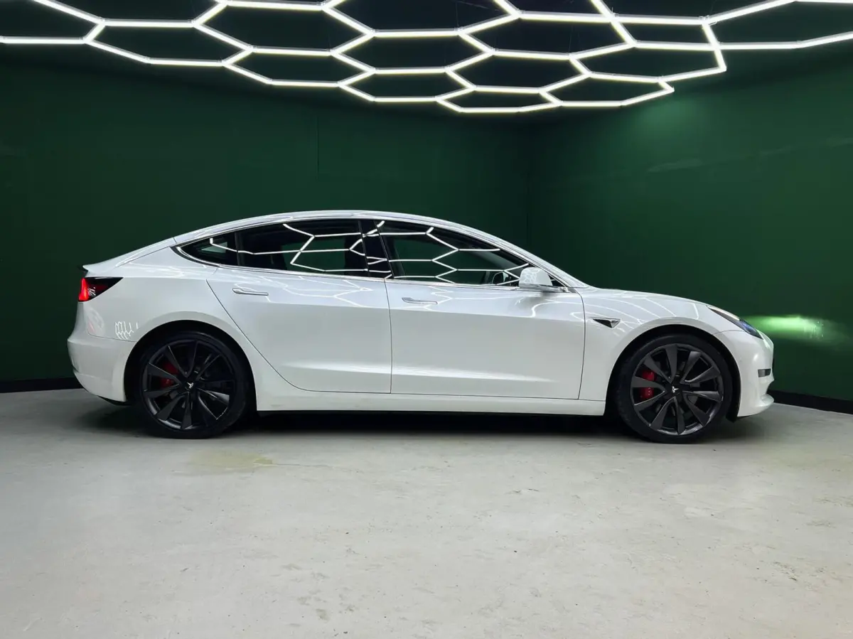 Performance AWD 75 kWh Trekhaak | Marge | NAP