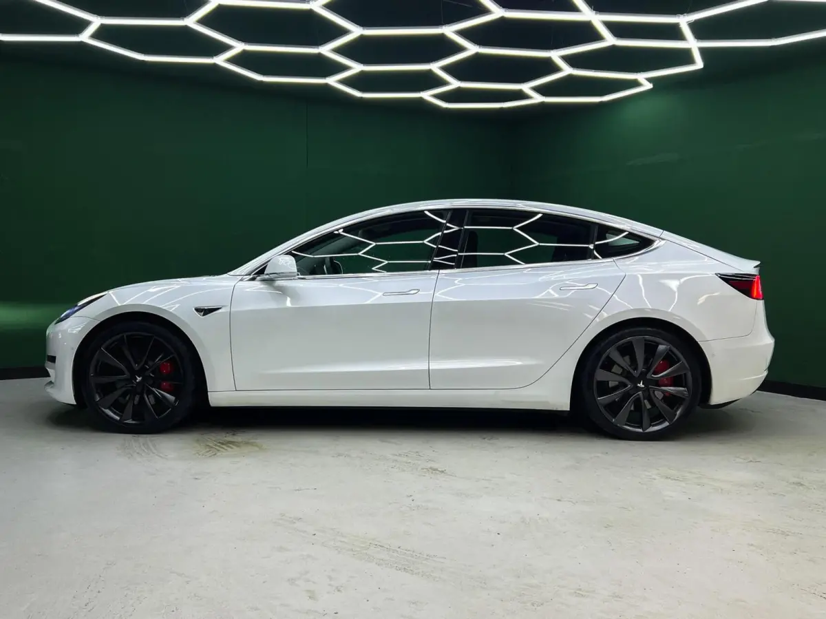 Performance AWD 75 kWh Trekhaak | Marge | NAP