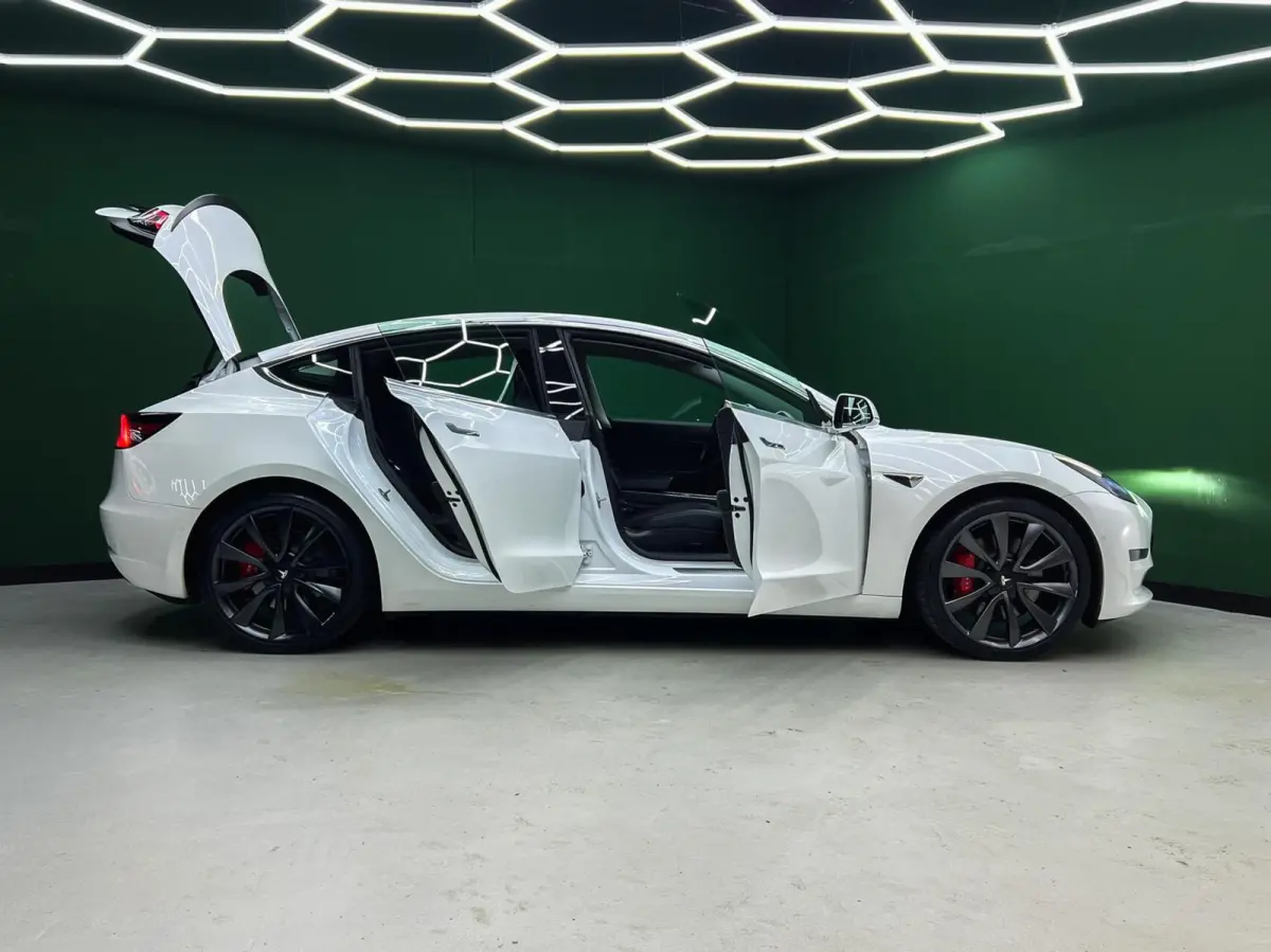 Performance AWD 75 kWh Trekhaak | Marge | NAP