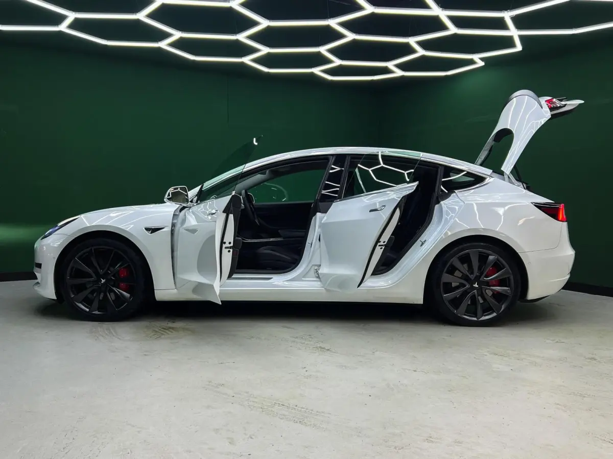 Performance AWD 75 kWh Trekhaak | Marge | NAP