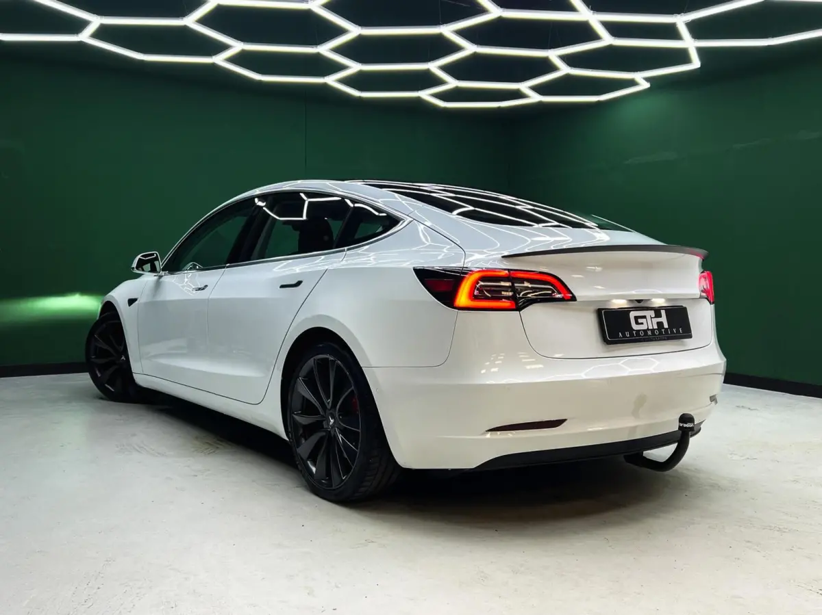 Performance AWD 75 kWh Trekhaak | Marge | NAP