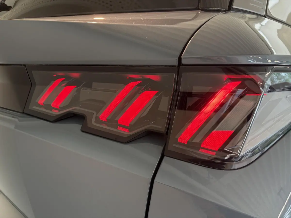 Allure Avantage 73 kWh 7p | Tot 8 jaar garantie | Camera | Apple Carplay/Android Auto | 19 inch velgen