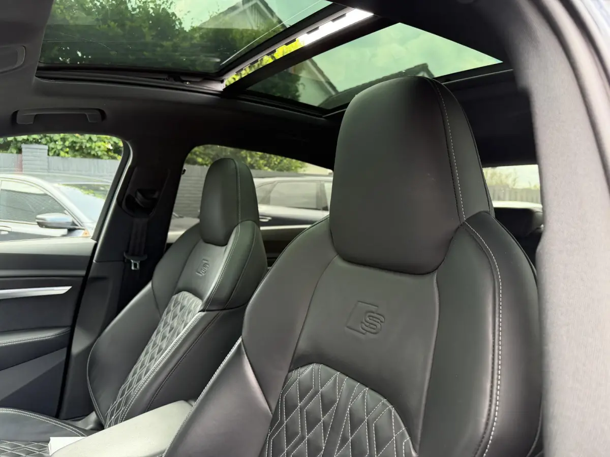 55 quattro S Edition Competition 115 kWh SOH 90% | Panoramadak | Luchtvering | Camera | Bang & Olufsen | Matrix LED |