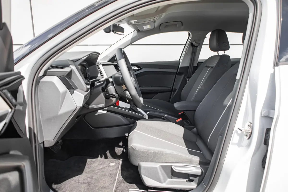 25 TFSI 95pk S-tronic Advanced edition | 18" LMV | Apple Carplay/ Android Auto | Parkeersensoren | Climate Control