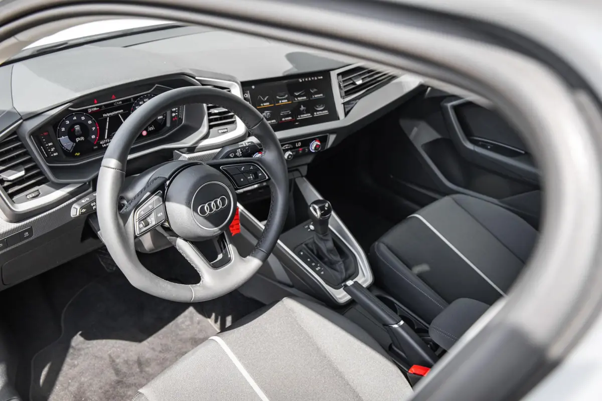25 TFSI 95pk S-tronic Advanced edition | 18" LMV | Apple Carplay/ Android Auto | Parkeersensoren | Climate Control