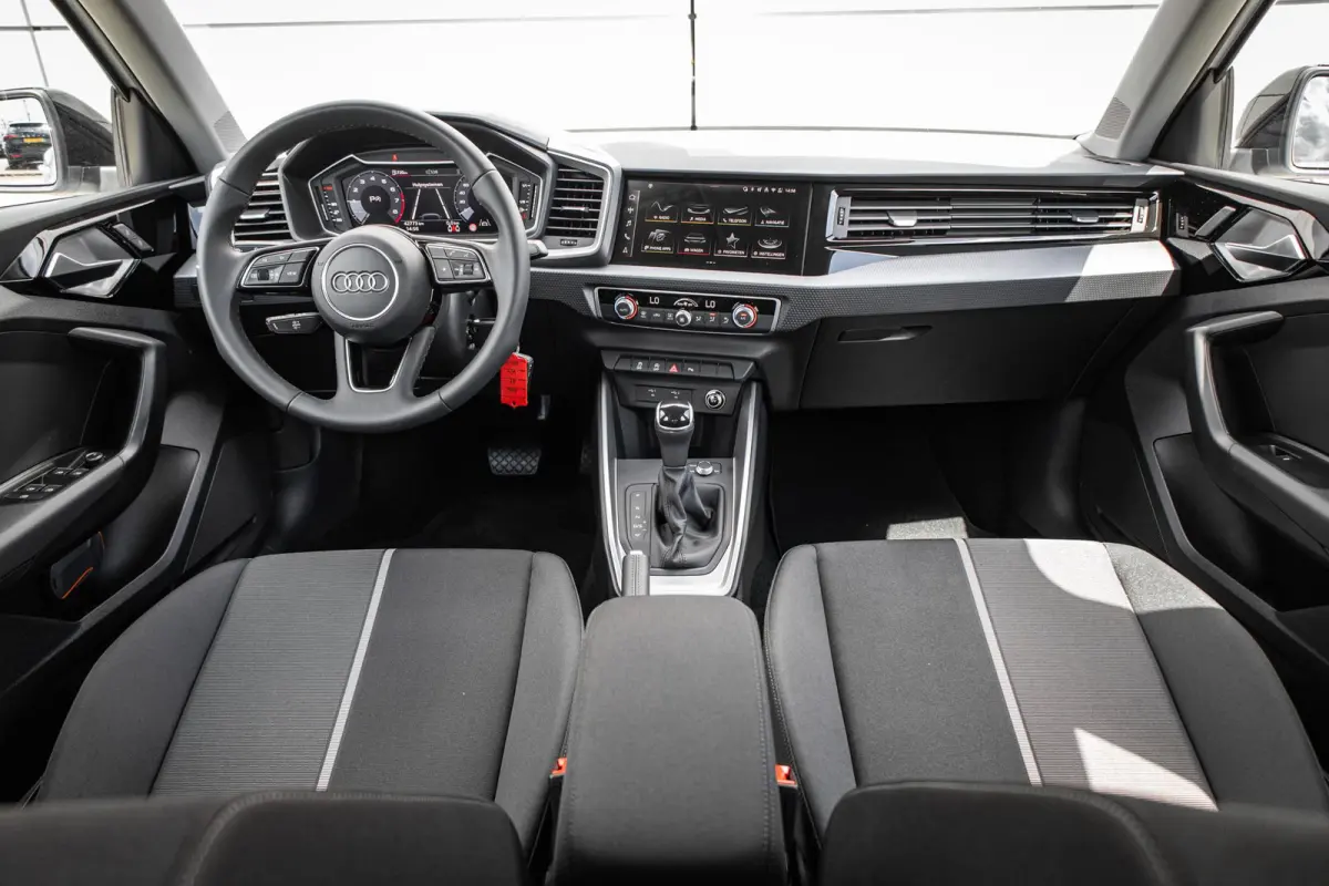 25 TFSI 95pk S-tronic Advanced edition | 18" LMV | Apple Carplay/ Android Auto | Parkeersensoren | Climate Control