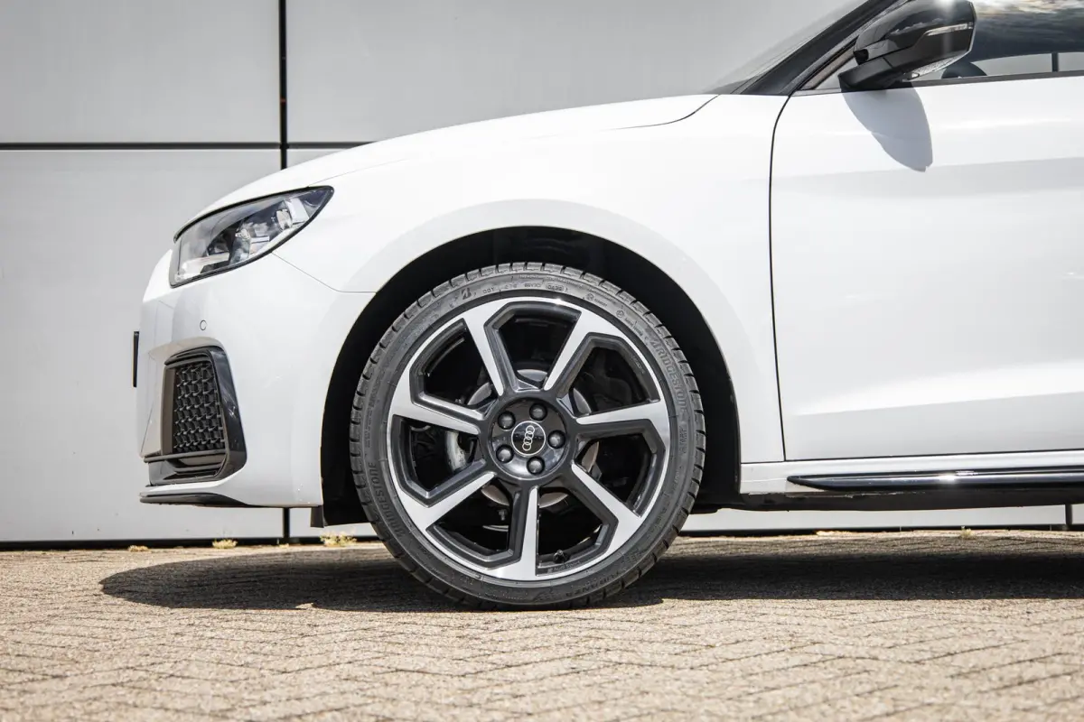 25 TFSI 95pk S-tronic Advanced edition | 18" LMV | Apple Carplay/ Android Auto | Parkeersensoren | Climate Control