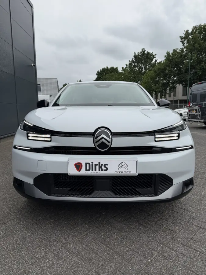 145pk Hybride Plus (Camera - LED - Navigatie - Automatische Airco - Parkeersensoren - Apple Carplay)