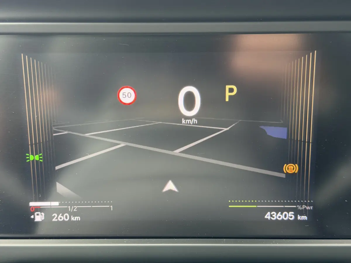 145pk Hybride Plus (Camera - LED - Navigatie - Automatische Airco - Parkeersensoren - Apple Carplay)