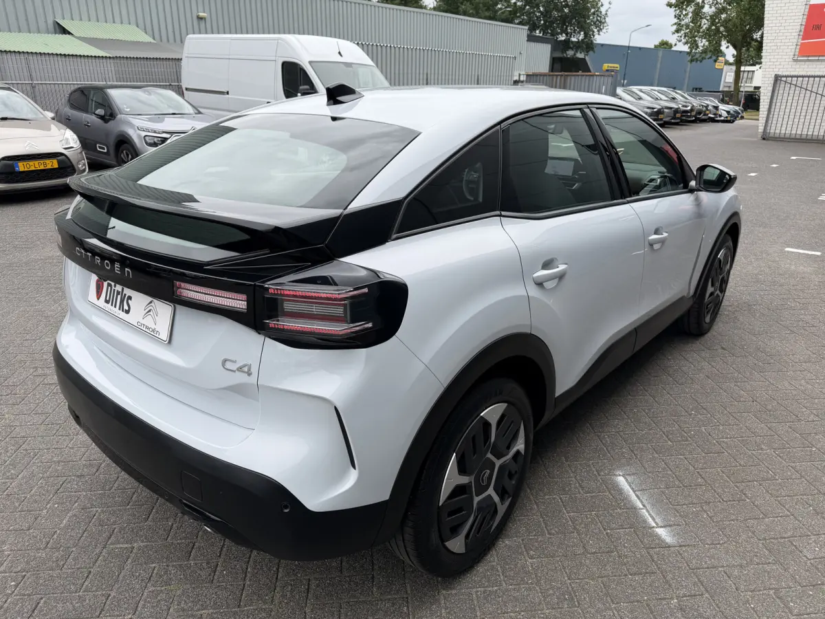 145pk Hybride Plus (Camera - LED - Navigatie - Automatische Airco - Parkeersensoren - Apple Carplay)