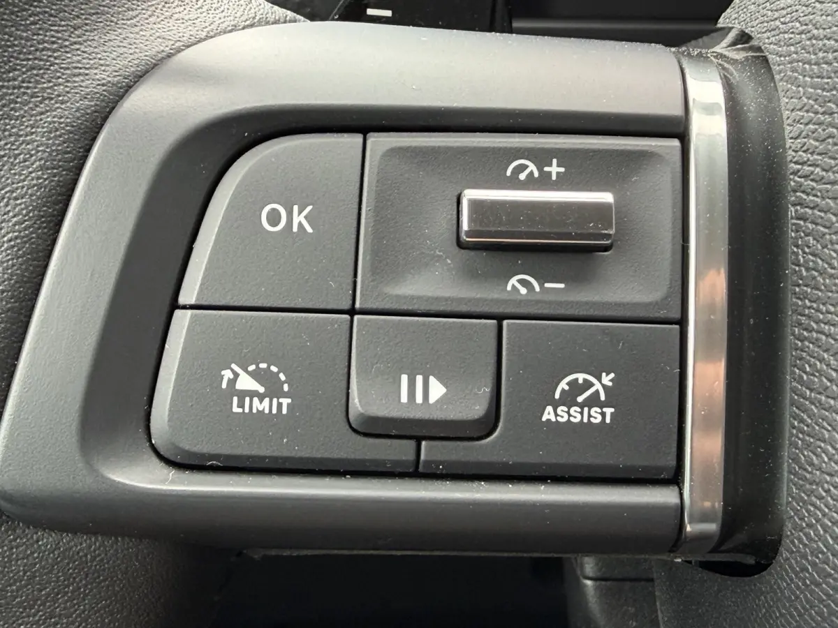 145pk Hybride Plus (Camera - LED - Navigatie - Automatische Airco - Parkeersensoren - Apple Carplay)