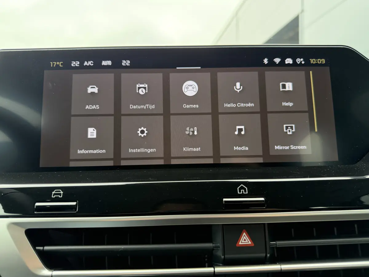 145pk Hybride Plus (Camera - LED - Navigatie - Automatische Airco - Parkeersensoren - Apple Carplay)