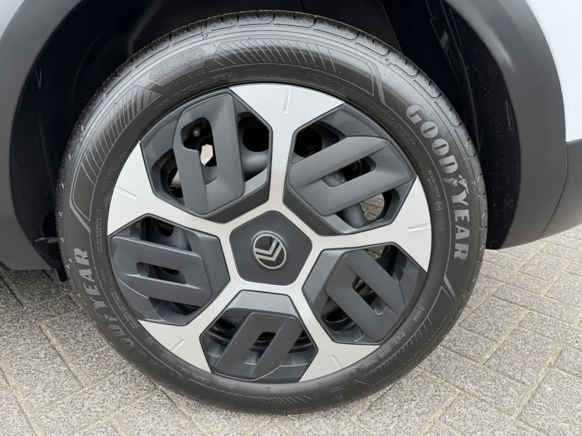 145pk Hybride Plus (Camera - LED - Navigatie - Automatische Airco - Parkeersensoren - Apple Carplay)
