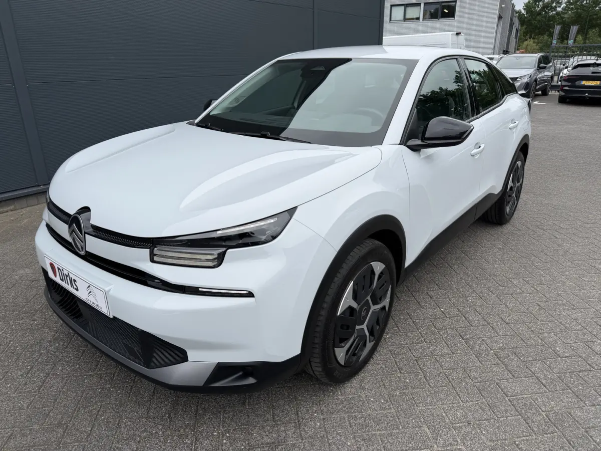 145pk Hybride Plus (Camera - LED - Navigatie - Automatische Airco - Parkeersensoren - Apple Carplay)