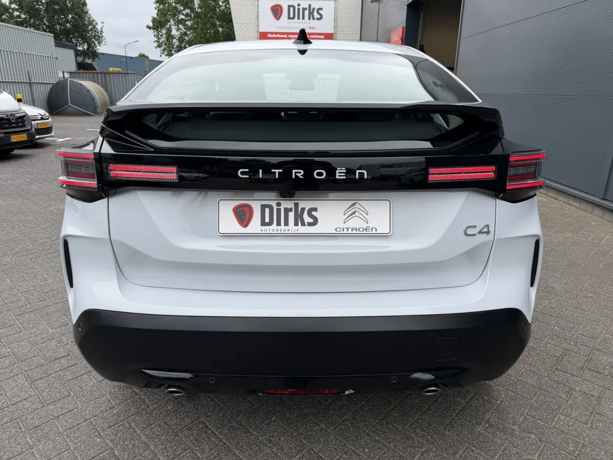 145pk Hybride Plus (Camera - LED - Navigatie - Automatische Airco - Parkeersensoren - Apple Carplay)