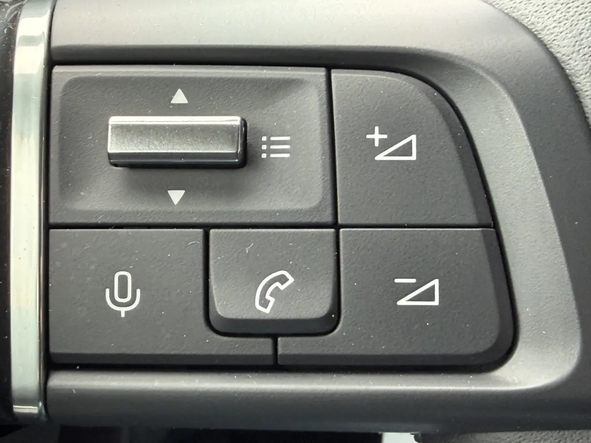 145pk Hybride Plus (Camera - LED - Navigatie - Automatische Airco - Parkeersensoren - Apple Carplay)
