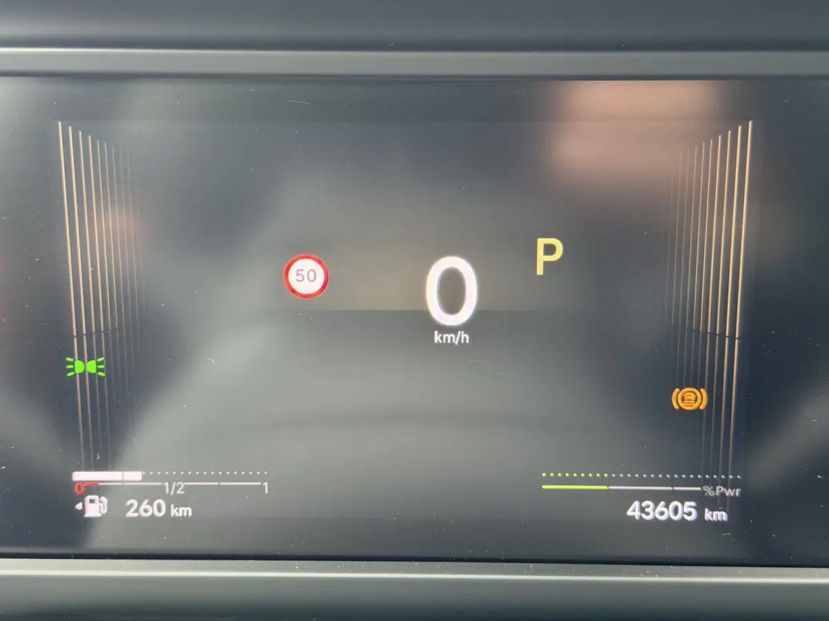 145pk Hybride Plus (Camera - LED - Navigatie - Automatische Airco - Parkeersensoren - Apple Carplay)