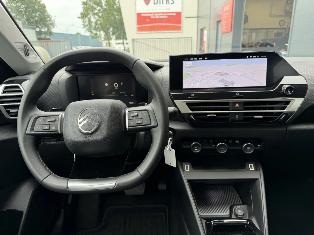 145pk Hybride Plus (Camera - LED - Navigatie - Automatische Airco - Parkeersensoren - Apple Carplay)