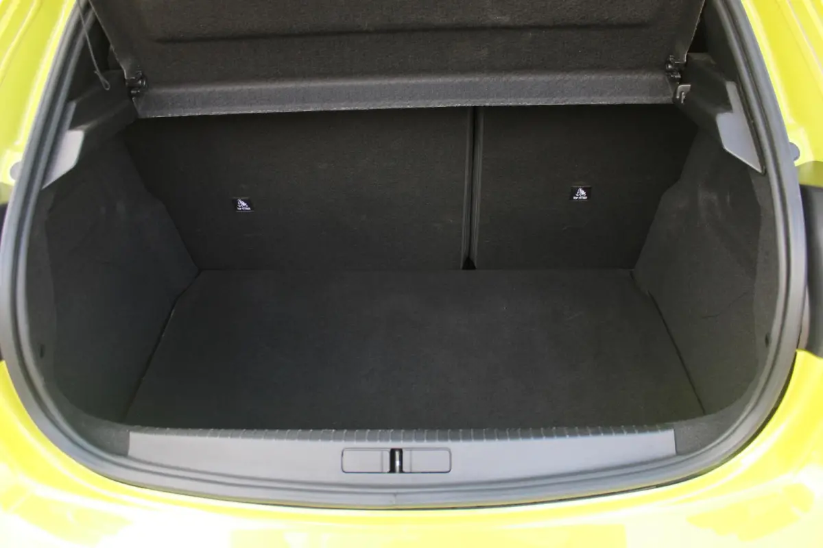 1.2 100PK ALLURE | PARKEERSENSOREN VOOR + ACHTER | DRAADLOZE APPLE CARPLAY/ANDROID AUTO | CRUISE CONTROL | DAB+ RADIO | CLIMATE CONTROL | LED KOPLAMPEN | LICHTMETALEN VELGEN 16" |