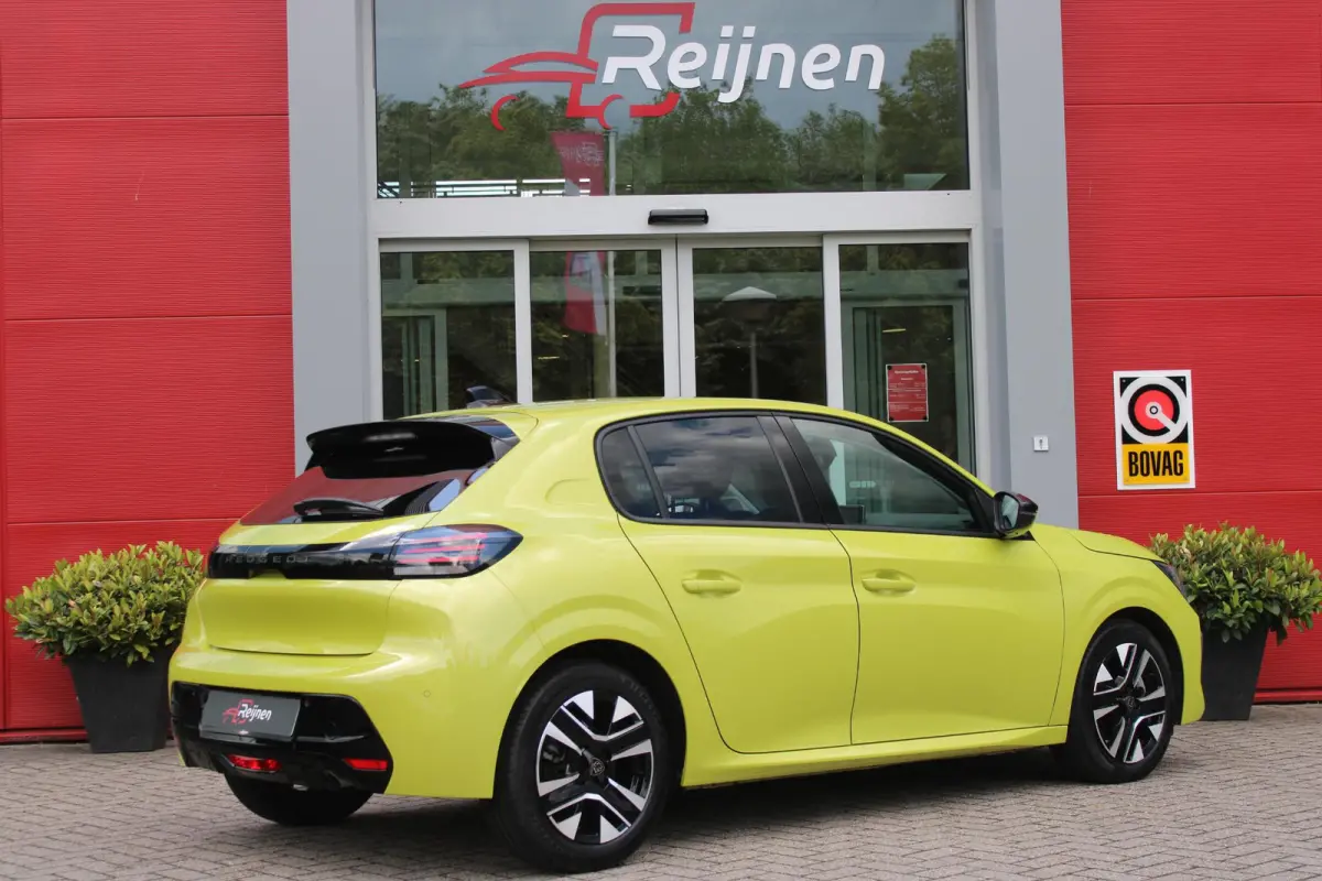 1.2 100PK ALLURE | PARKEERSENSOREN VOOR + ACHTER | DRAADLOZE APPLE CARPLAY/ANDROID AUTO | CRUISE CONTROL | DAB+ RADIO | CLIMATE CONTROL | LED KOPLAMPEN | LICHTMETALEN VELGEN 16" |