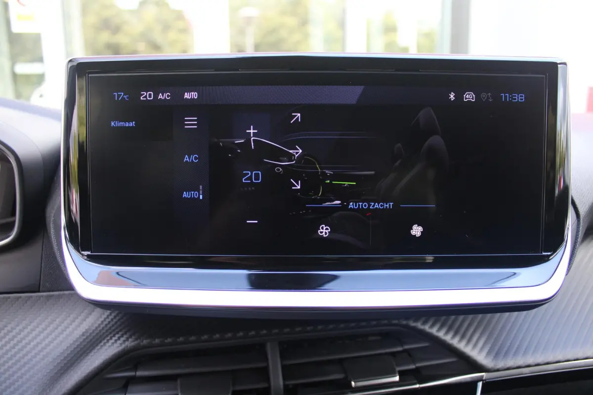 1.2 100PK ALLURE | PARKEERSENSOREN VOOR + ACHTER | DRAADLOZE APPLE CARPLAY/ANDROID AUTO | CRUISE CONTROL | DAB+ RADIO | CLIMATE CONTROL | LED KOPLAMPEN | LICHTMETALEN VELGEN 16" |
