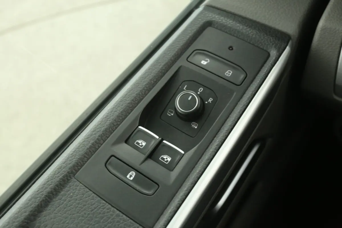 2.0 TDI BULLI 150PK L2H1 | Automaat | Dubbele Cabine | Airco | Cruise | Virtual | Camera | Carplay | Trekhaak
