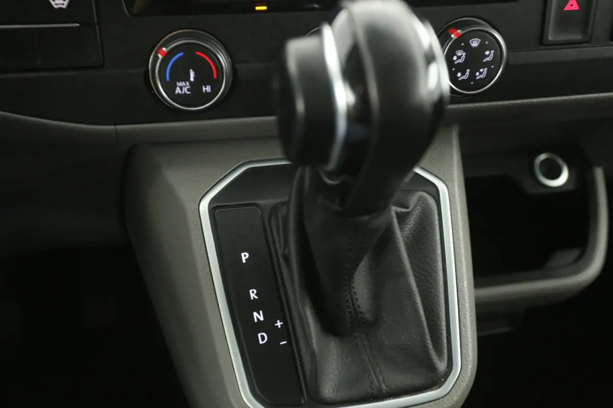 2.0 TDI BULLI 150PK L2H1 | Automaat | Dubbele Cabine | Airco | Cruise | Virtual | Camera | Carplay | Trekhaak