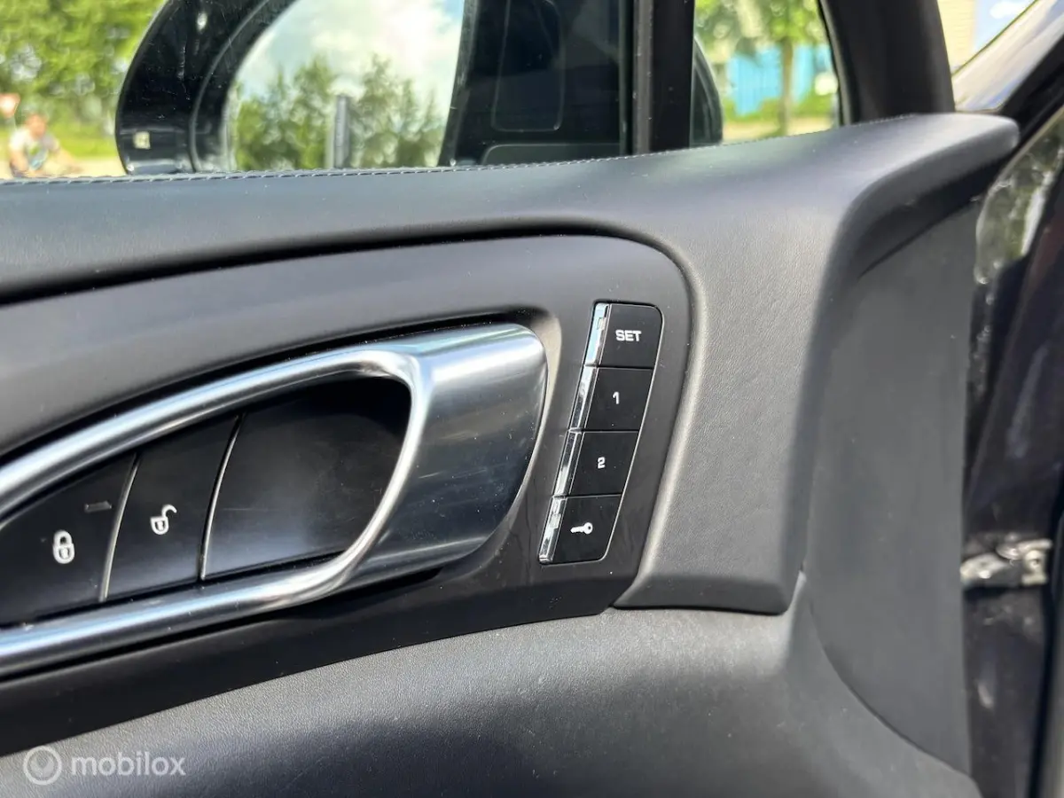 3.0 S E-Hybrid | Camera | Clima | Cruise | LM Velgen | Lederen bekleding | Memory chairs |