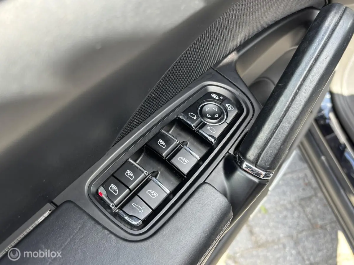 3.0 S E-Hybrid | Camera | Clima | Cruise | LM Velgen | Lederen bekleding | Memory chairs |