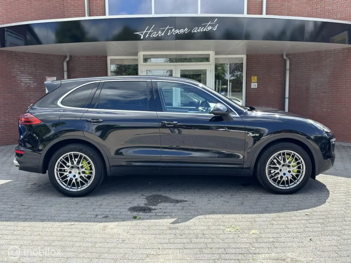 3.0 S E-Hybrid | Camera | Clima | Cruise | LM Velgen | Lederen bekleding | Memory chairs |