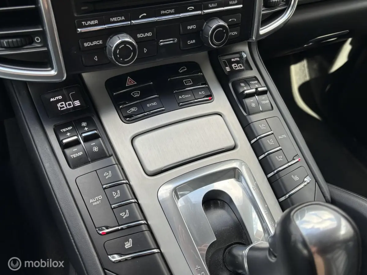 3.0 S E-Hybrid | Camera | Clima | Cruise | LM Velgen | Lederen bekleding | Memory chairs |