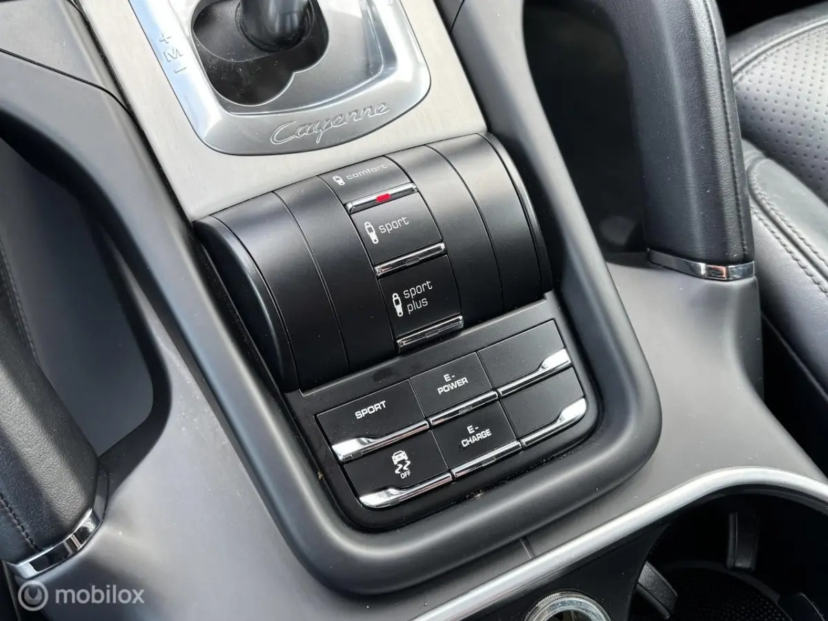 3.0 S E-Hybrid | Camera | Clima | Cruise | LM Velgen | Lederen bekleding | Memory chairs |