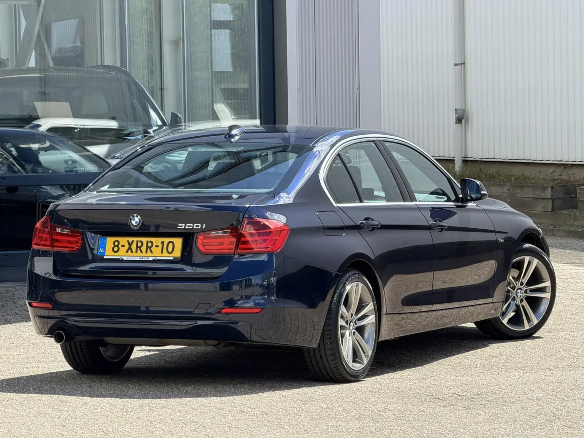 320i High Executive | NL-auto/1e eign./Leder/Sportstoelen/Navi/PDC