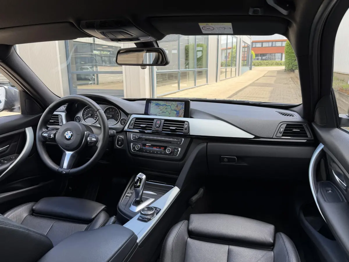 320i High Executive | NL-auto/1e eign./Leder/Sportstoelen/Navi/PDC