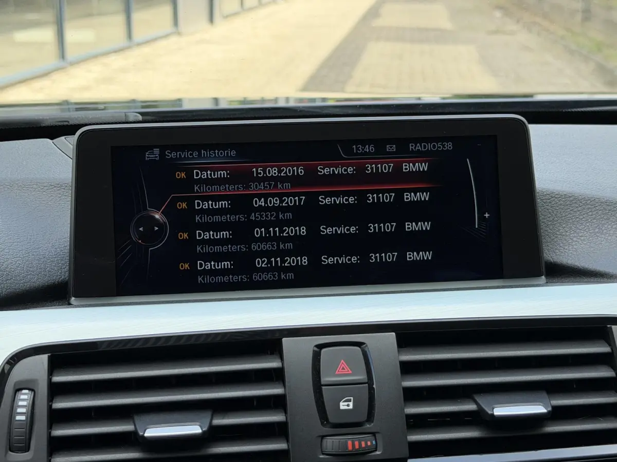 320i High Executive | NL-auto/1e eign./Leder/Sportstoelen/Navi/PDC