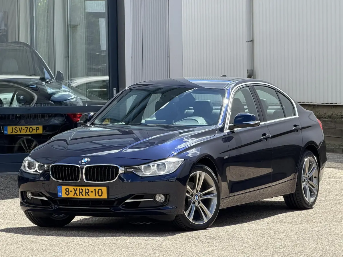 320i High Executive | NL-auto/1e eign./Leder/Sportstoelen/Navi/PDC