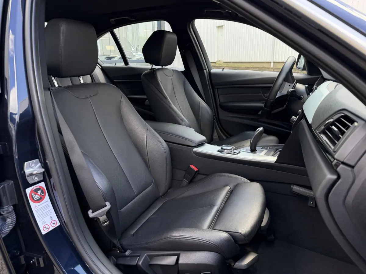 320i High Executive | NL-auto/1e eign./Leder/Sportstoelen/Navi/PDC