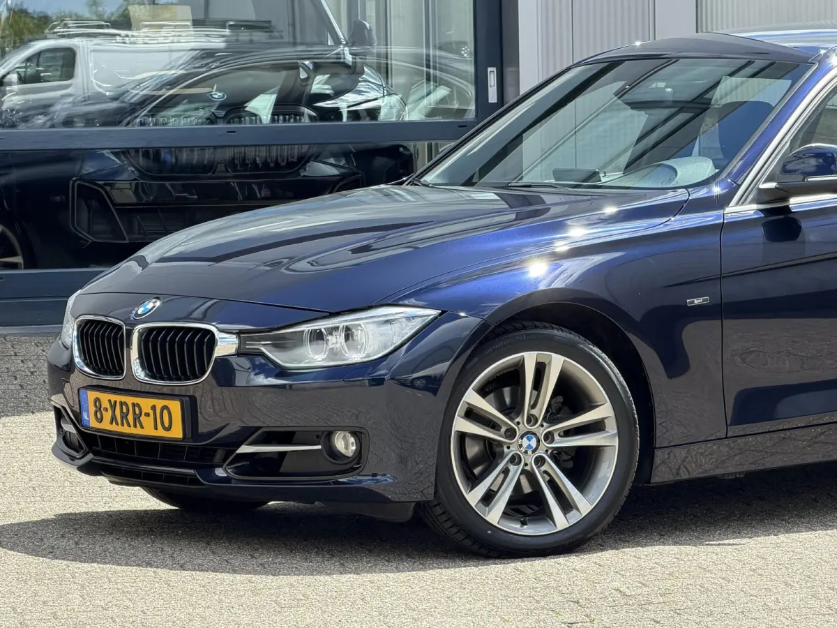 320i High Executive | NL-auto/1e eign./Leder/Sportstoelen/Navi/PDC