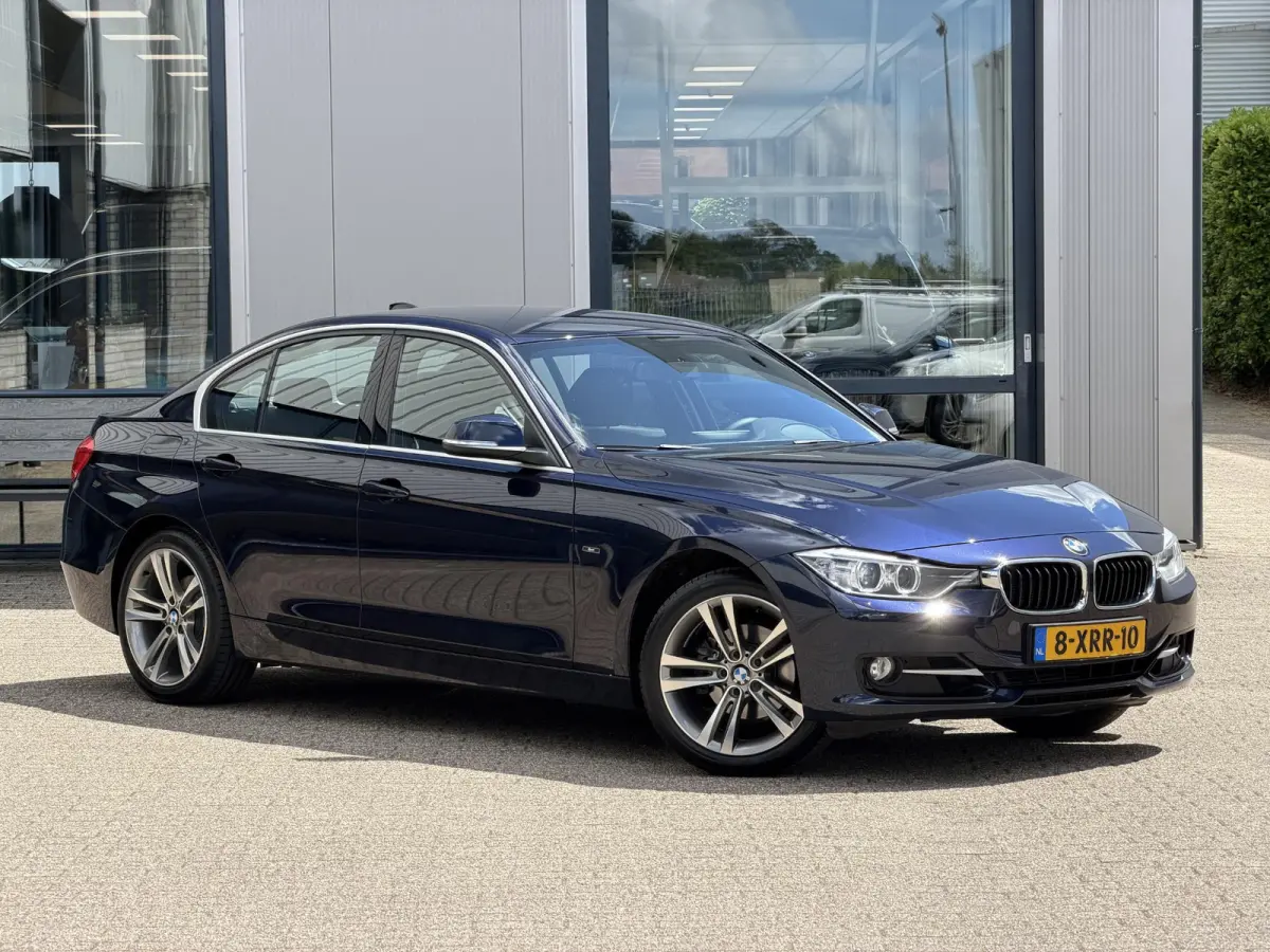 320i High Executive | NL-auto/1e eign./Leder/Sportstoelen/Navi/PDC