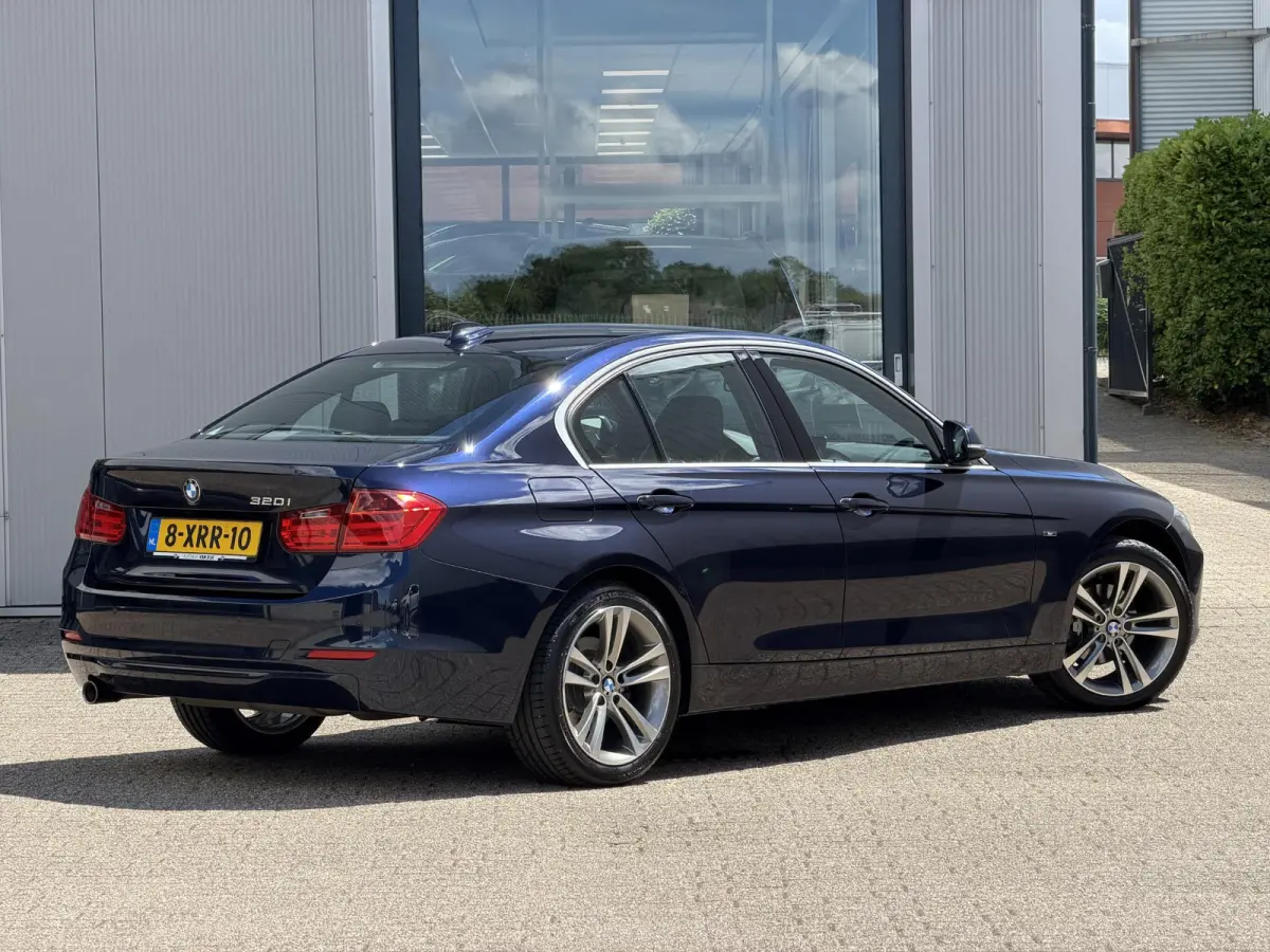 320i High Executive | NL-auto/1e eign./Leder/Sportstoelen/Navi/PDC